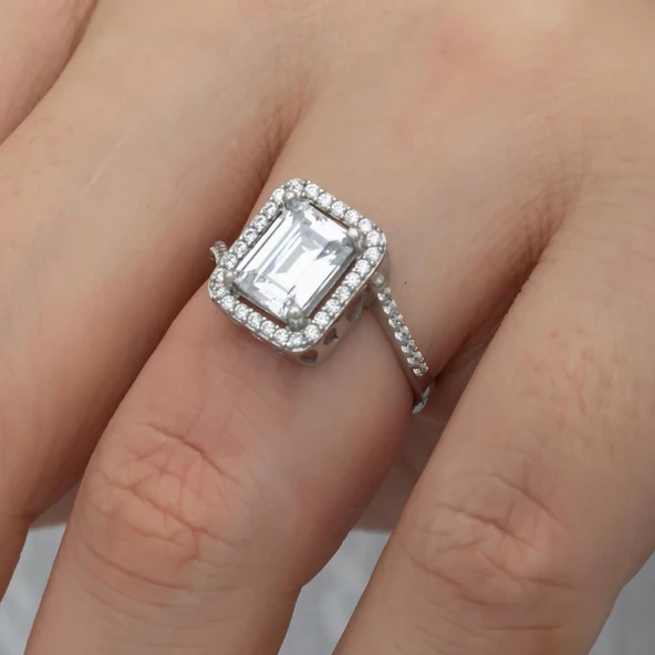 Zirkon Baget Taşlı Gümüş Tektaş Yüzük ürün görseli