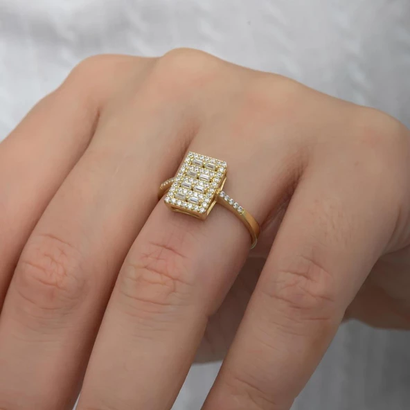 Dik Dikdörtgen Zirkon Taşlı Zincir Motifli Gümüş Tektaş Yüzük ürün görseli