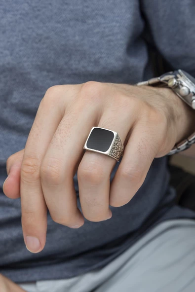Kare Siyah Mineli Erzurum İşleme 925 Gümüş Erkek Yüzük ürün görseli