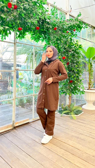 Çıtçıtlı Kapşonlu Uzun Tunik Pantolon İkili Tesettür Eşofman Takımı - 03078.028 - Kahverengi - Resim 4