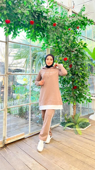 Yazı Baskılı Garni Detaylı Kapşonlu Kısa Sweat Pantolon İkili Tesettür Eşofman Takımı - 03080.016 - Vizon ürün görseli