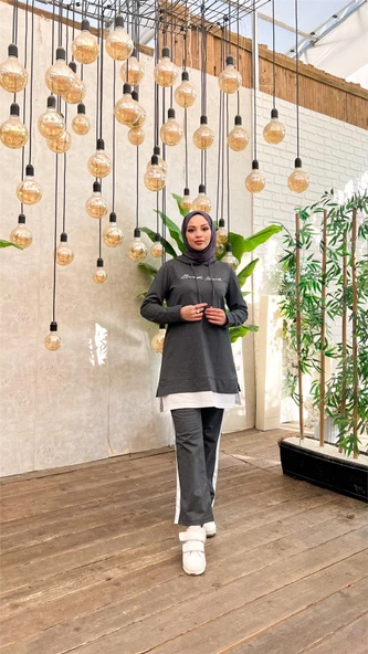 Yazı Baskılı Garni Detaylı Kapşonlu Kısa Sweat Pantolon İkili Tesettür Eşofman Takımı - 03080.017 - Antrasit - Resim 4