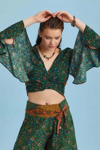 Yeşil Çiçekli Desenli İspanyol Kol Crop Bluz - 2