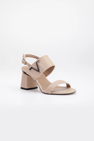 Kalın Bantlı Topkalı Cilt Nude Kadın Topuklu Sandalet - Resim 4