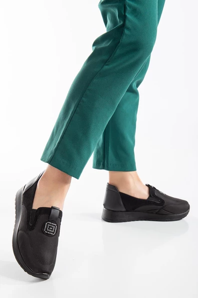 Süet ve Paraşüt Malzeme Taş Detaylı Siyah Kadın Günlük Ayakkabı - Resim 2