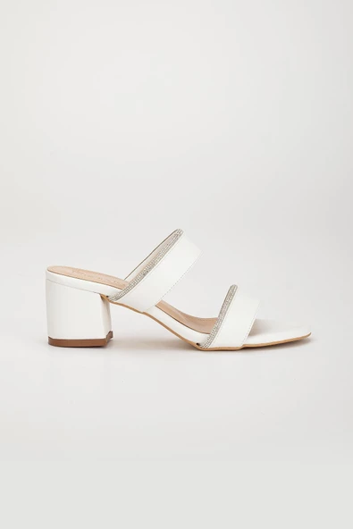 İki Bantlı Taşlı Cilt Beyaz Kadın Kısa Topuklu Terlik - Resim 3
