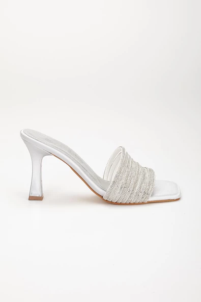 Yüz Biye Taşlı Kadeh Topuk Gümüş Kadın Abiye Terlik Ayakkabı - Resim 3