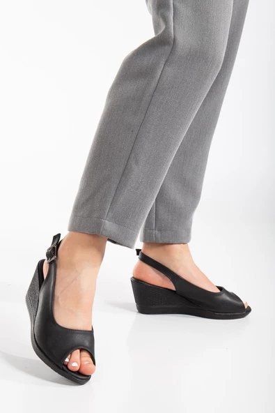 Dolgu Taban Burun ve Arka Açık Ortopedik Suni Deri Siyah Kadın Dolgu Topuk Ayakkabı - Resim 2