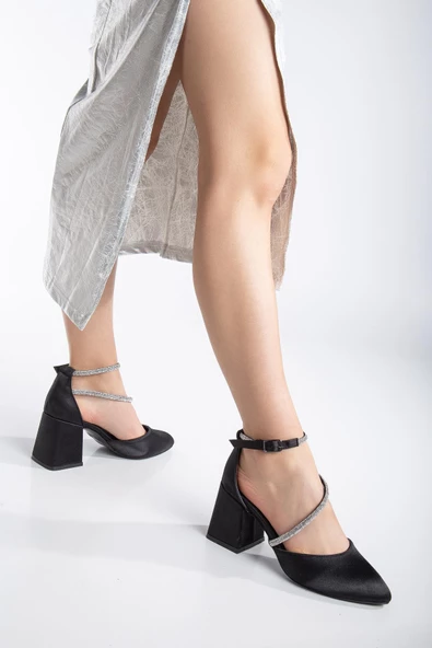 Büyük Numara Baret Taşlı Karnı Yarık Saten Siyah Kadın Topuklu Abiye Ayakkabı - Resim 2