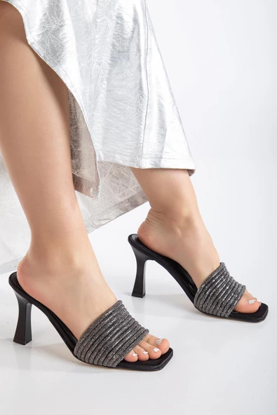 Yüz Biye Taşlı Kadeh Topuk Siyah Kadın Abiye Terlik Ayakkabı - 2