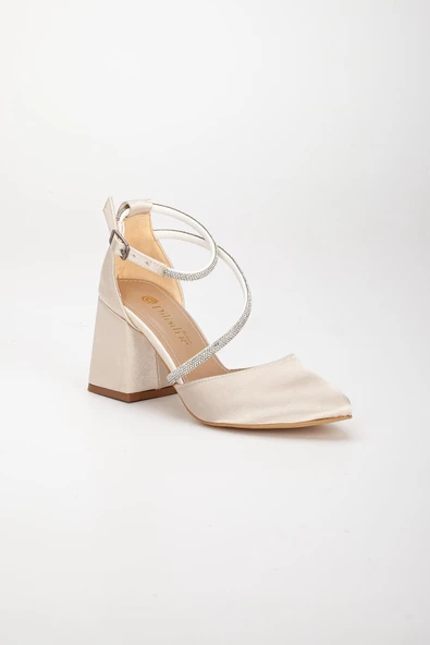 Büyük Numara Baret Taşlı Karnı Yarık Saten Ten Kadın Topuklu Abiye Ayakkabı - Resim 4