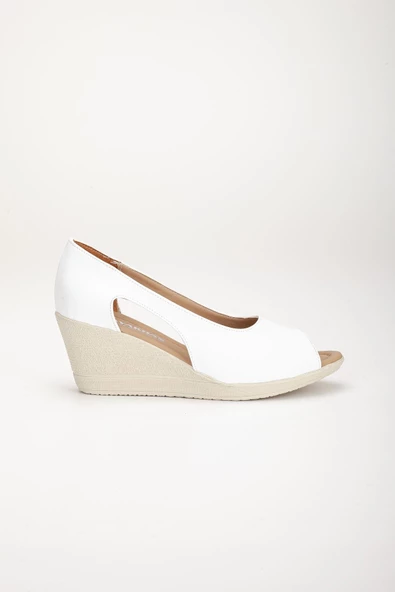 Dolgu Taban Burun Açık Pencereli Ortopedik Suni Deri Beyaz Kadın Dolgu Topuk Ayakkabı - Resim 3