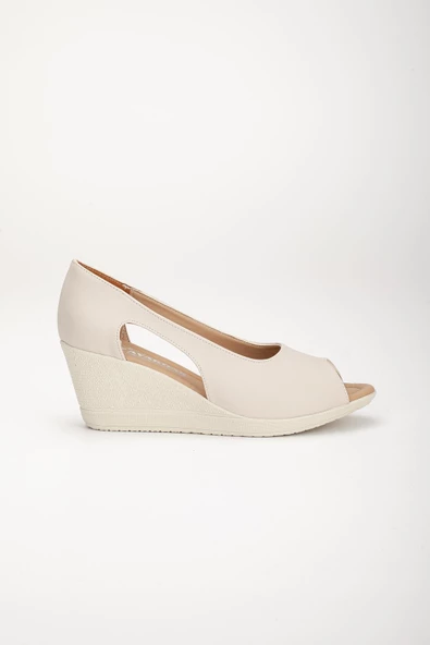 Dolgu Taban Burun Açık Pencereli Ortopedik Suni Deri Bej Kadın Dolgu Topuk Ayakkabı - Resim 3