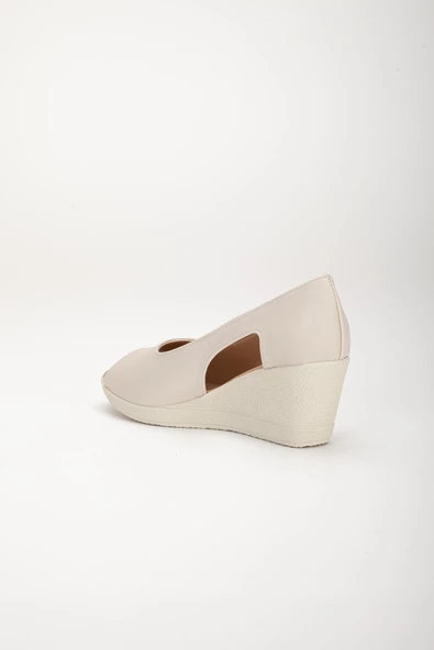 Dolgu Taban Burun Açık Pencereli Ortopedik Suni Deri Bej Kadın Dolgu Topuk Ayakkabı - Resim 5