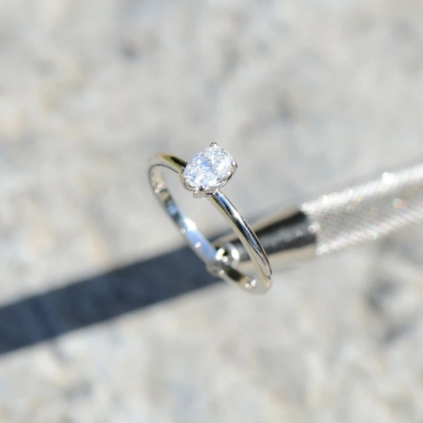 14k Beyaz Altın Oval Tektaş Yüzük - Resim 2