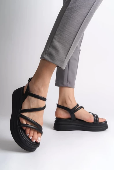 NATALIE İnce Tokalı Şerit Detaylı Ortopedik Taban Kadın Sandalet ST Siyah ürün görseli