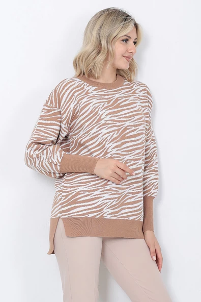 Kadın Triko Kazak Bisiklet Yaka Zebra Desenli Oversize Yırtmaçlı Vizon Beyaz - Resim 6