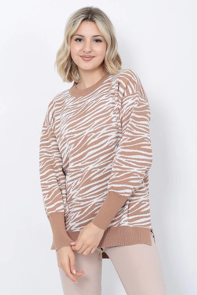 Kadın Triko Kazak Bisiklet Yaka Zebra Desenli Oversize Yırtmaçlı Vizon Beyaz - Resim 2