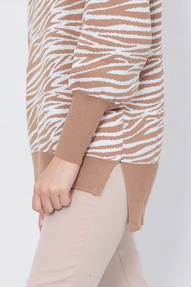 Kadın Triko Kazak Bisiklet Yaka Zebra Desenli Oversize Yırtmaçlı Vizon Beyaz - Resim 8