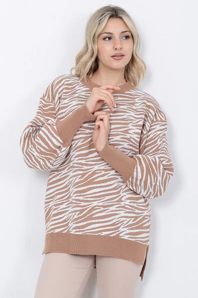 Kadın Triko Kazak Bisiklet Yaka Zebra Desenli Oversize Yırtmaçlı Vizon Beyaz - Resim 7