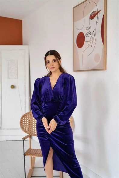 V Yaka Yırtmaçlı Kadife Elbise - Resim 4