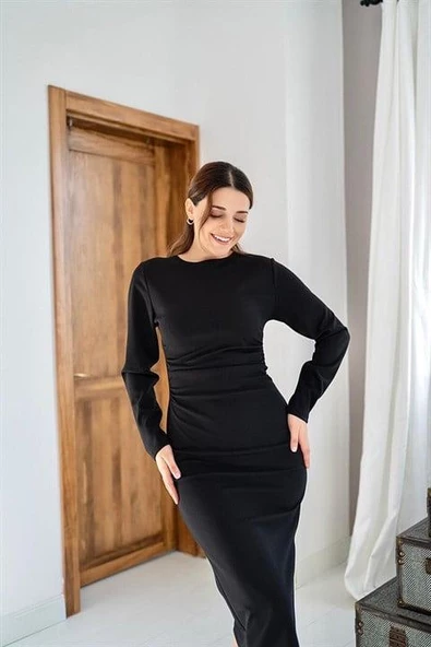 Yırtmaçlı ve Büzgülü Elbise - Resim 3