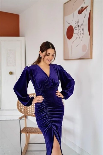 V Yaka Yırtmaçlı Kadife Elbise - Resim 3