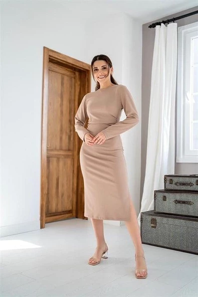 Yırtmaçlı ve Büzgülü Elbise - 4