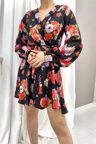 Kuşaklı Saten Elbise