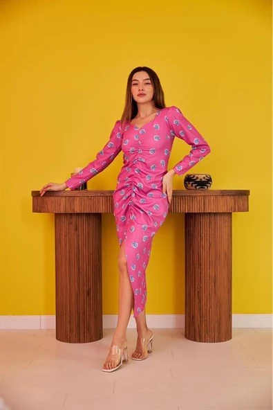 Desenli ve Büzgülü Elbise - Resim 2