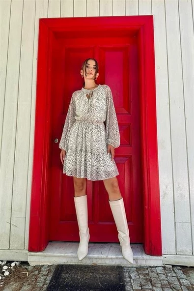 Eteği Katlı Puantiyeli Elbise - Resim 3