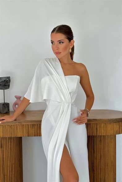 Tek Omzu Kapalı Yırtmaçlı Saten Elbise - Resim 2