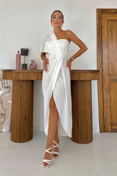 Tek Omzu Kapalı Yırtmaçlı Saten Elbise ürün görseli