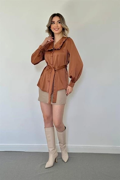 Yakası Fırfırlı Kuşaklı Saten Gömlek