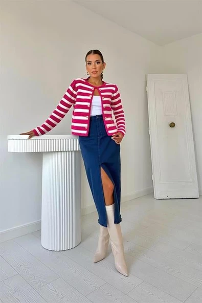 Çizgili ve Düğmeli Triko Kazak