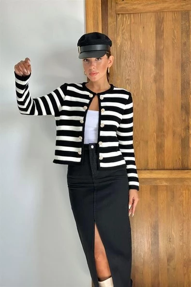 Çizgili ve Düğmeli Triko Kazak - 4