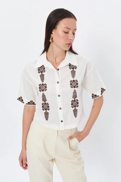 Etnik Desenli Kısa Kol Beyaz Gömlek 34164 - Resim 4