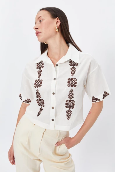 Etnik Desenli Kısa Kol Beyaz Gömlek 34164 - Resim 2
