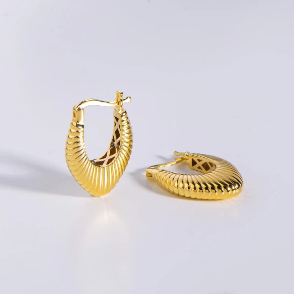 14 Ayar İtalyan Modern V Altın Küpe 3,7 gr