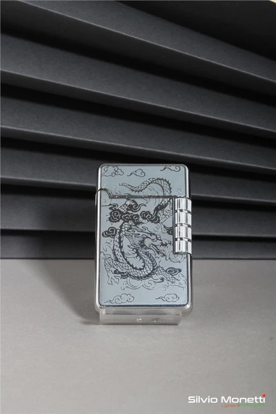 Silvio Monetti Gümüş Özel Tasarım İşlemeli Kapaklı Model Gazlı Çakmak 24CSM813ATR02 - Resim 2
