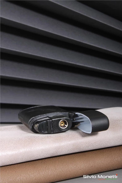 Silvio Monetti Kırmızı Kapaklı Özel Tasarım Gazlı Çakmak 24CSM913R03 - Resim 3