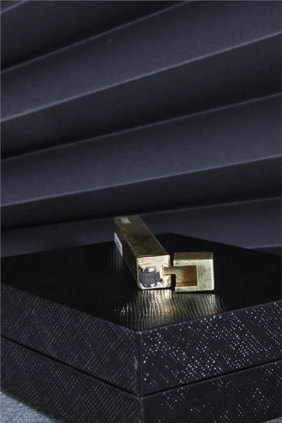 Silvio Monetti  Sarı Renk İnce Özel Tasarım Kapaklı Gazlı Çakmak  24CSM903TR02 - Resim 3