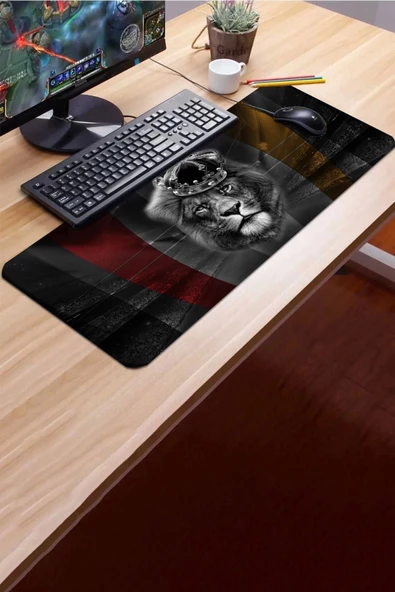 SonicTouch Aslan Kral Temalı Sarı Kırmızı Kaymaz Gaming Oyuncu Masaüstü Dikişsiz Siyah Klavye Mouse Pad 32x70Cm - 3