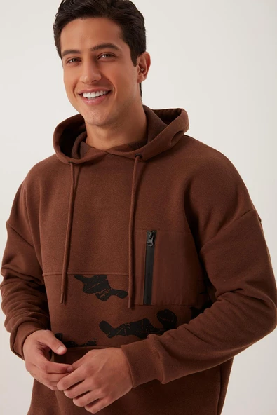 Erkek 3 İplik Pamuklu İçi Polarlı Oversize Göğüs Cepli Kapuşonlu Kahverengi Sweatshirt - 2
