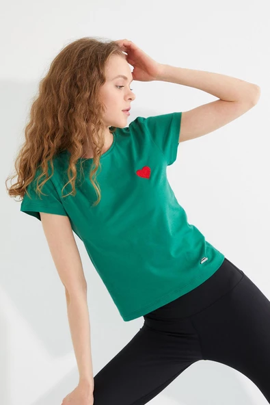 Kadın Kalp Nakışlı Bisiklet Yaka T-Shirt Yeşil - Resim 7