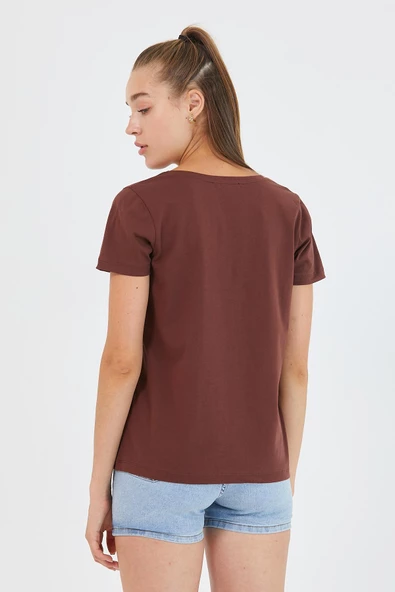 Kadın %100 Pamuk V Yaka Regular Kalıp T-shirt Kahverengi - 12