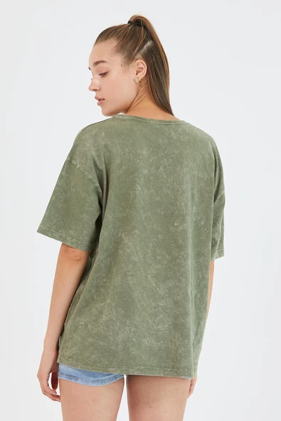 Kadın Parça Boya Baskılı Oversize Basic T-shirt  Haki - Resim 12