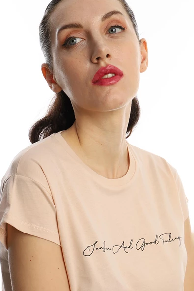 Kadın Bisiklet Yaka Baskılı Crop Tişört Bej - Resim 4