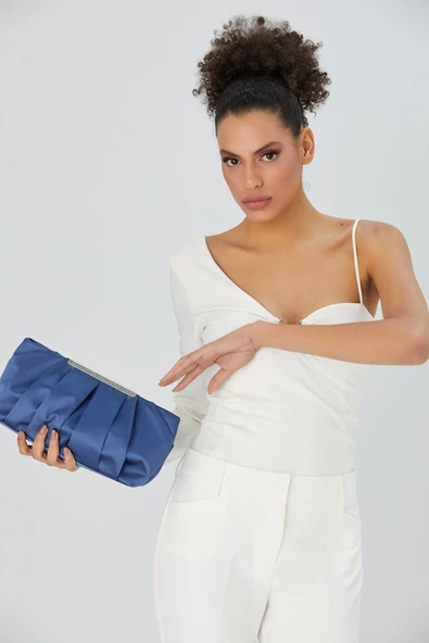 İndigo Zincir Askılı Pileli Saten Kadın Clutch - 2