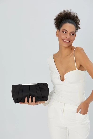 Siyah Zincir Askılı Pileli Saten Kadın Clutch - 3
